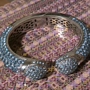 🔹️Stunning Blue Crystals Hinged Bracelet